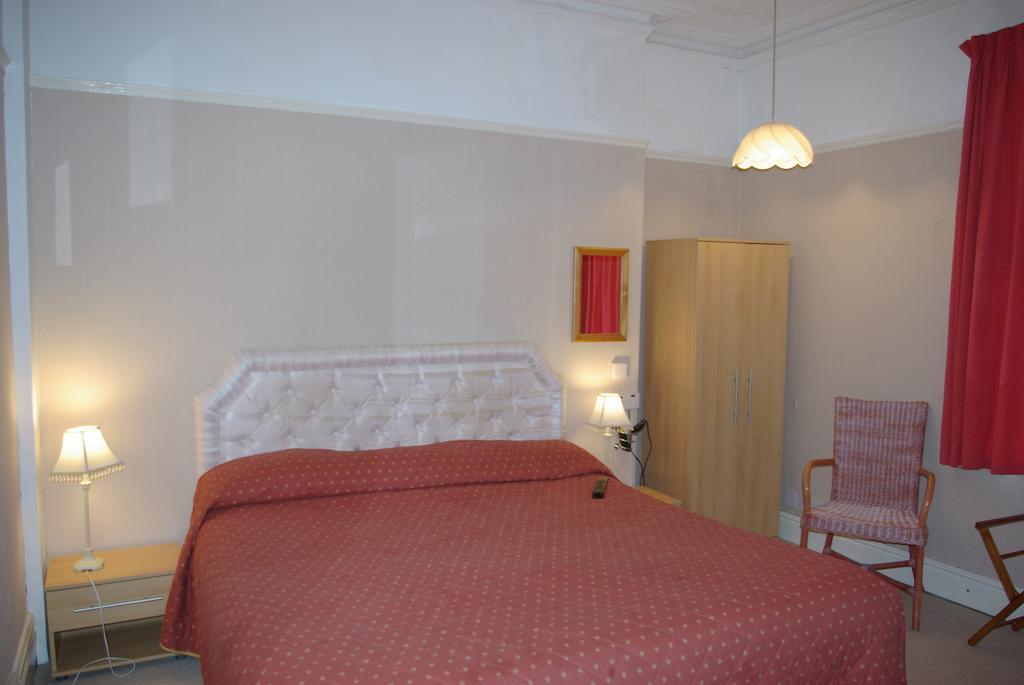 Menai Bank Hotel Caernarfon Room photo
