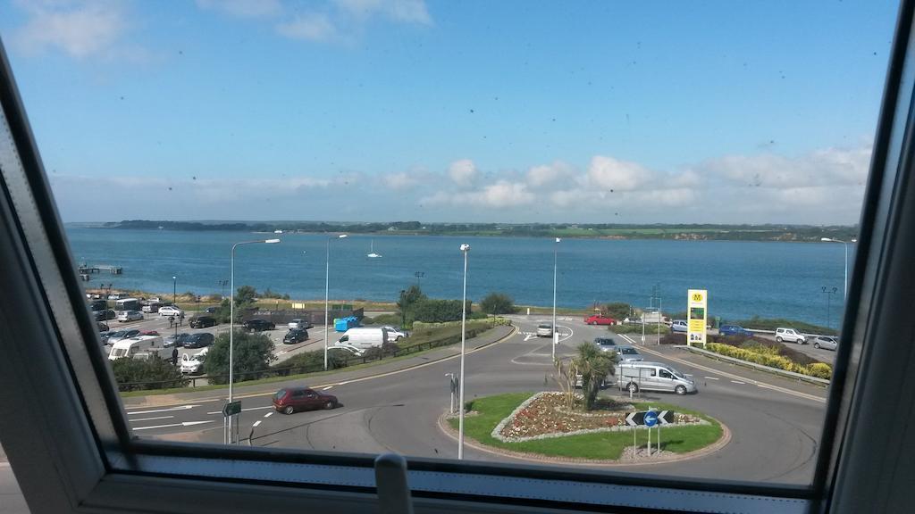 Menai Bank Hotel Caernarfon Room photo